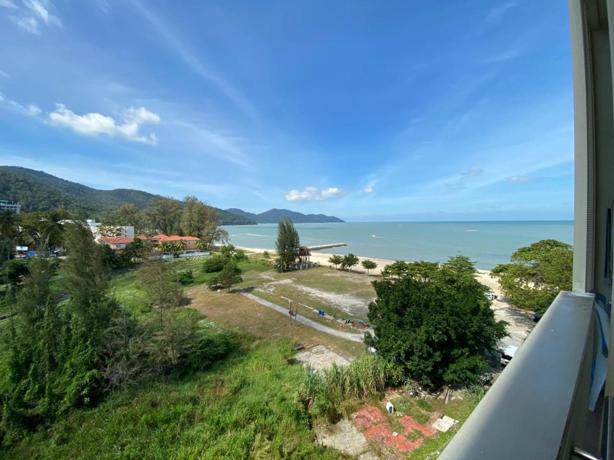 By The Sea@ Cozy Beachfront * Batu Feringgi