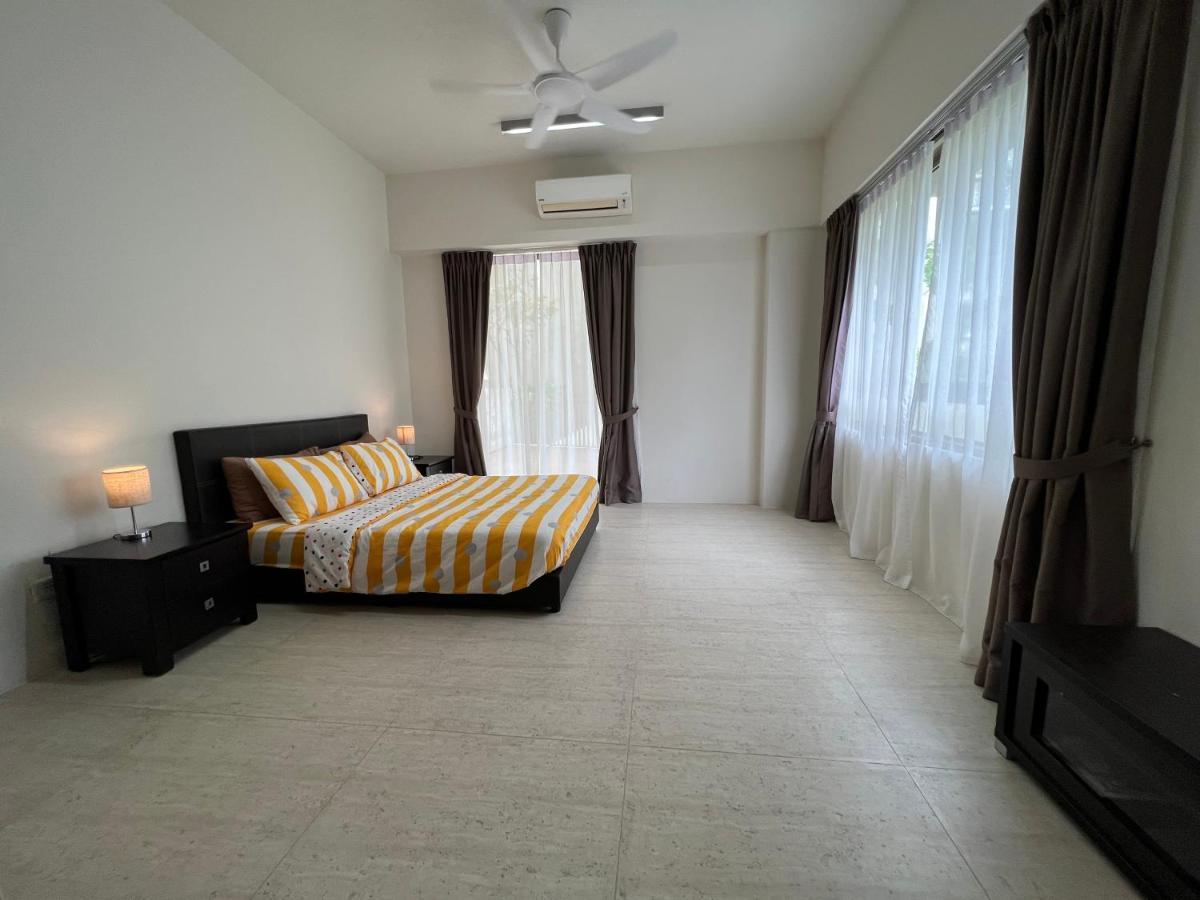 By The Sea@ Cozy Beachfront Apartemen