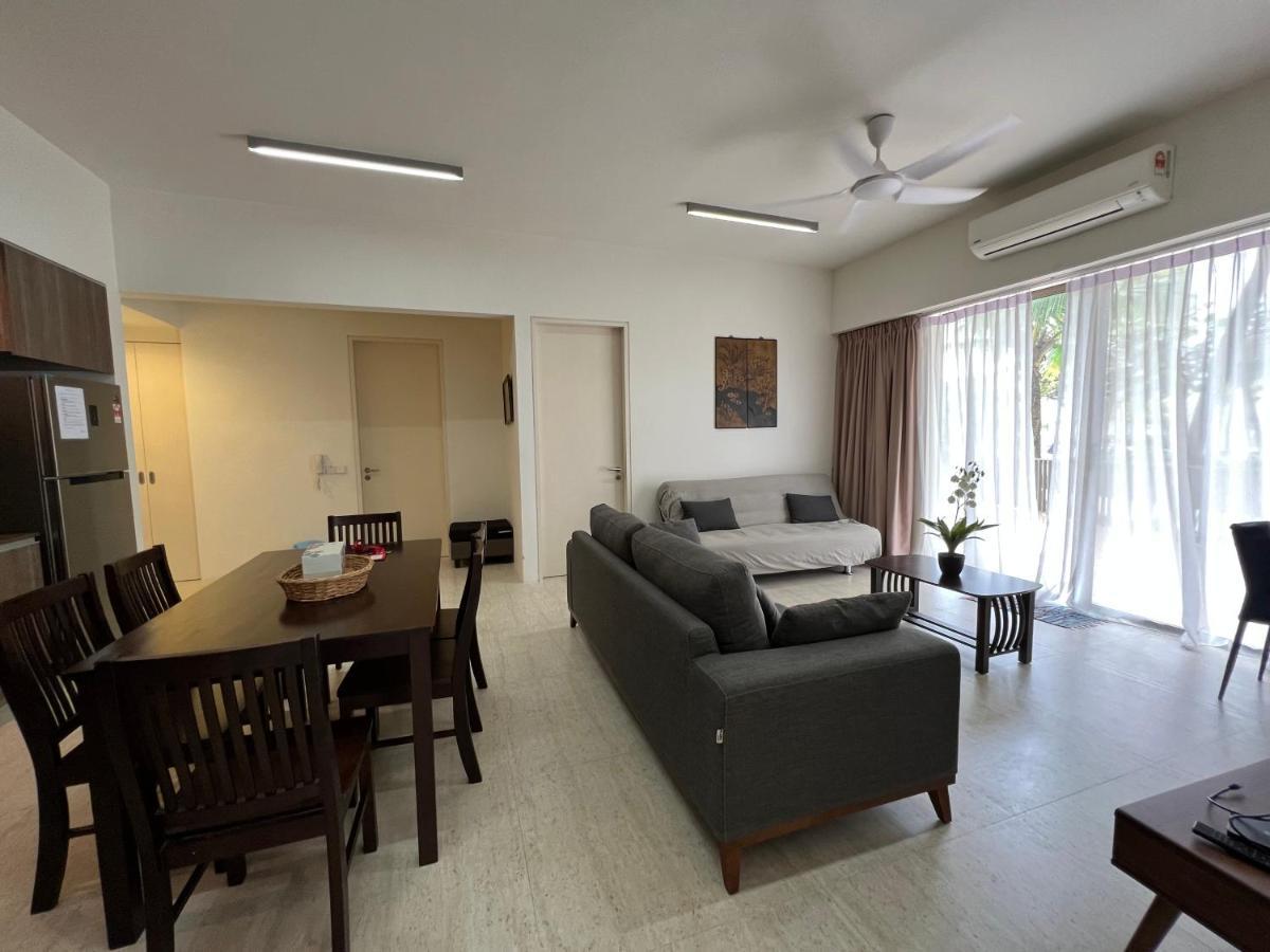 By The Sea@ Cozy Beachfront Apartemen Batu Feringgi